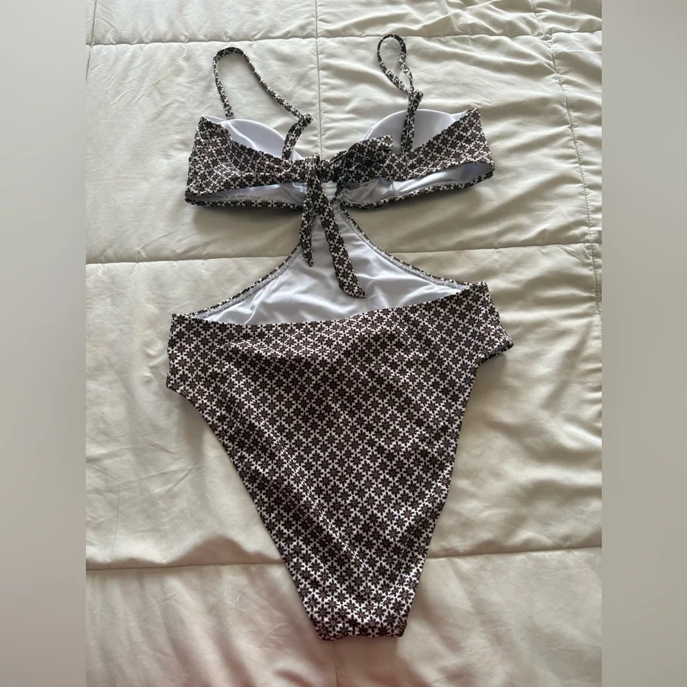 Cusphe Elegant Brown Patterned Women’s Swimsuit - Picture 5 of 10